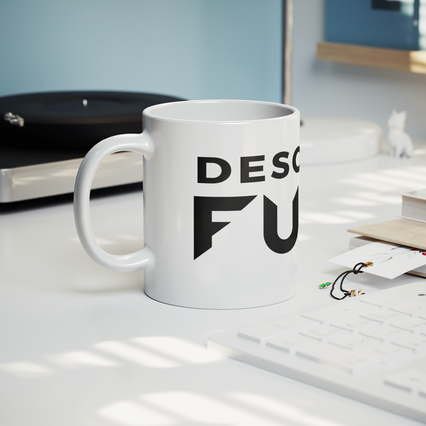 Taza_-_Descargando_Futuro_Lifestyle_Record_Player_Mockup.png