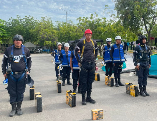 Entrega de equipos y herramientas al Grupo de Rescatistas @cfeelohin_pf en La Guaira