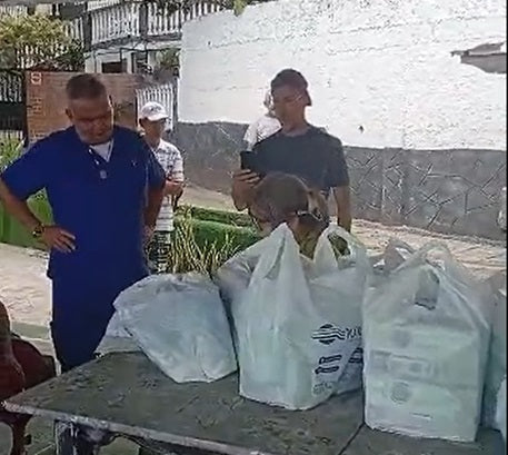 Entrega de insumos para adultos mayores y personas con discapacidad, Hogar Clínica Madre Teresa, Las Salinas, Edo. La Guaira